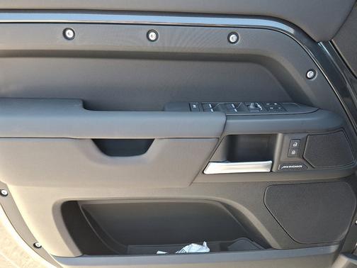 2025 Land Rover Defender S