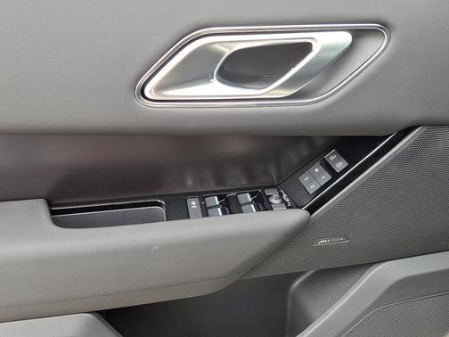 2026 Land Rover Range Rover Velar Dynamic SE