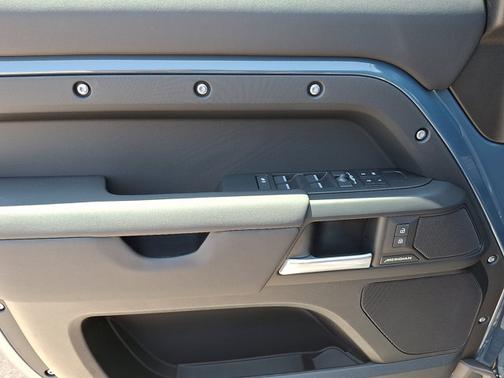 2025 Land Rover Defender S