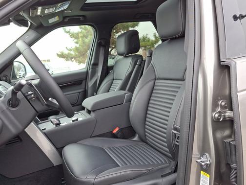 2025 Land Rover Discovery S