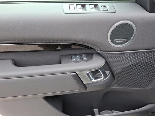 2025 Land Rover Discovery S