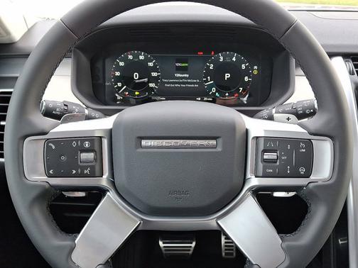 2025 Land Rover Discovery Dynamic SE
