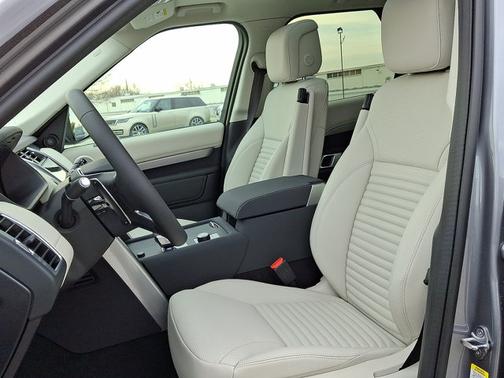 2025 Land Rover Discovery Dynamic SE