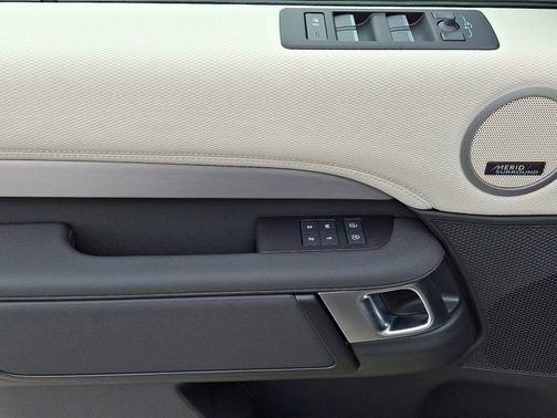 2025 Land Rover Discovery Dynamic SE