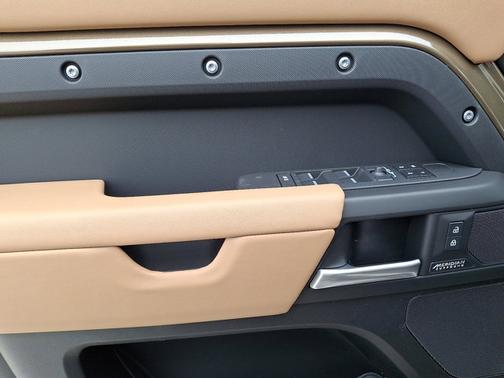 Woolstone Green Metallic - 1LQ 2026 Land Rover Defender X-Dynamic SE