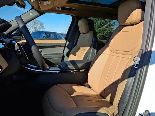 Fuji White - 1AA 2026 Land Rover Range Rover Sport Dynamic SE