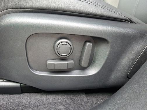 2026 Land Rover Range Rover Velar Dynamic SE