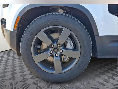 Fuji White - 1AA 2026 Land Rover Defender S