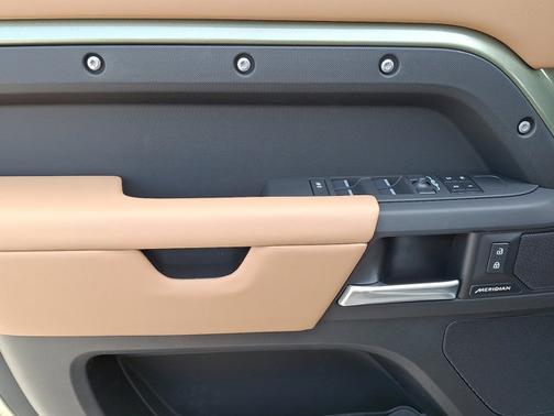2025 Land Rover Defender S
