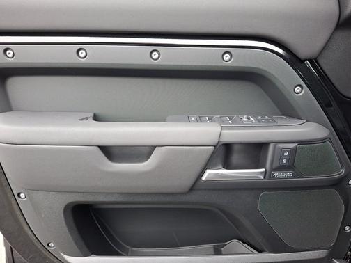 2026 Land Rover Defender X-Dynamic SE