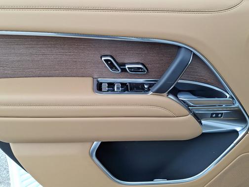 2025 Land Rover Range Rover SE