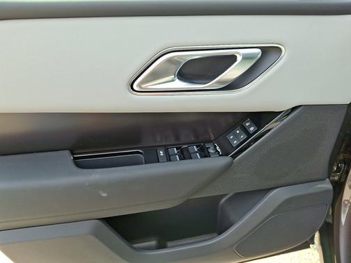 2026 Land Rover Range Rover Velar Dynamic SE