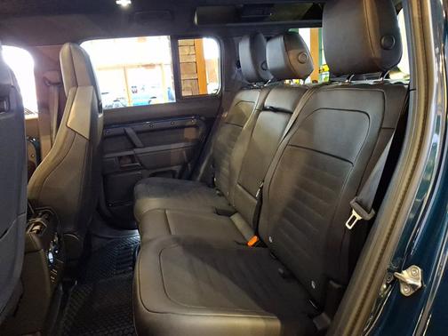 2026 Land Rover Defender OCTA