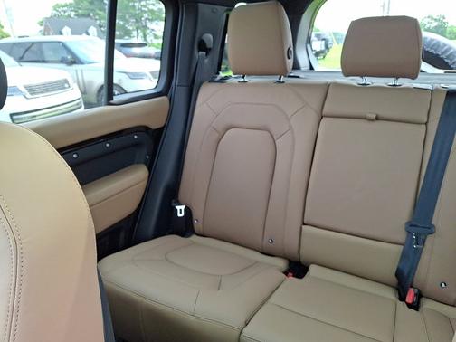 2025 Land Rover Defender X-Dynamic SE