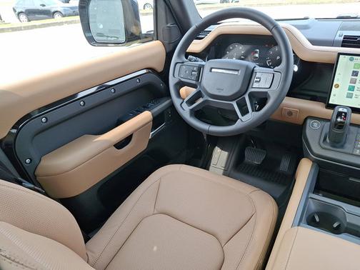 2025 Land Rover Defender X-Dynamic SE
