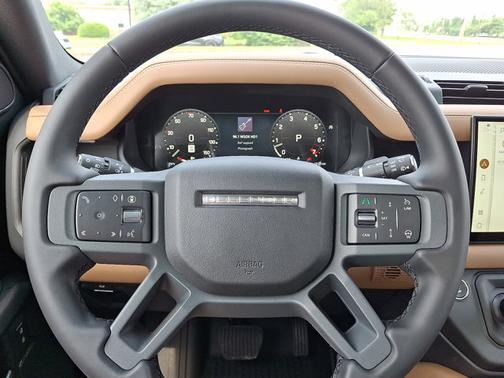 2025 Land Rover Defender X-Dynamic SE