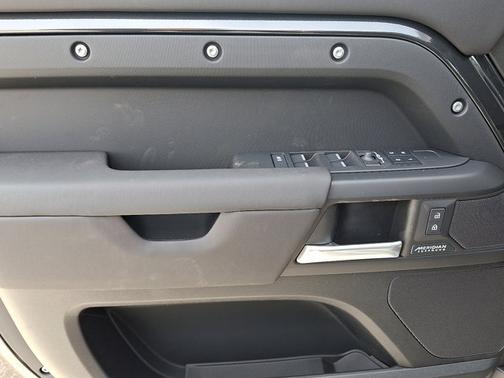 Santorini Black Metallic - 1AG 2026 Land Rover Defender X-Dynamic SE