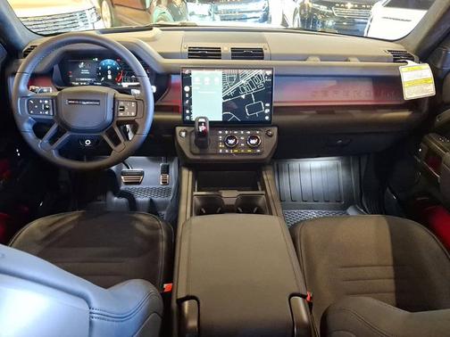 2026 Land Rover Defender OCTA