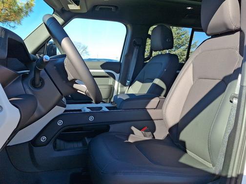 2026 Land Rover Defender X-Dynamic SE