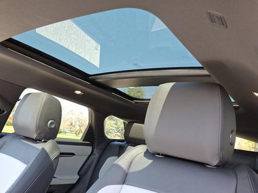 2026 Land Rover Range Rover Evoque Dynamic SE