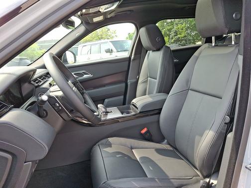 2026 Land Rover Range Rover Velar Dynamic SE