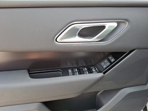 2026 Land Rover Range Rover Velar Dynamic SE