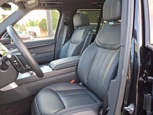 2025 Land Rover Range Rover SE