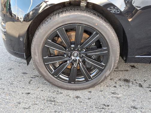 2025 Land Rover Range Rover SE