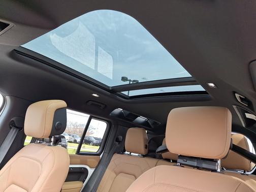 Fuji White - 1AA 2026 Land Rover Defender X-Dynamic SE