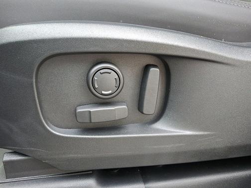 2025 Land Rover Defender S