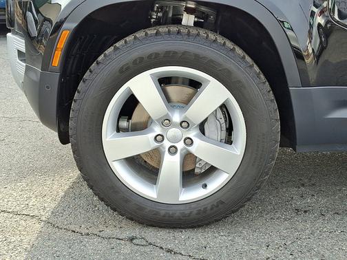 2025 Land Rover Defender S