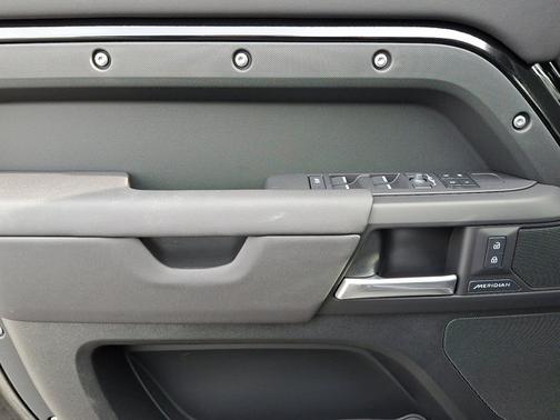2025 Land Rover Defender S