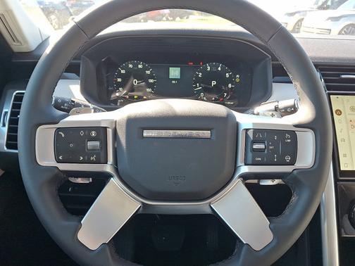 2026 Land Rover Discovery S