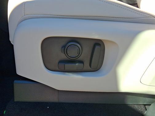 2026 Land Rover Discovery S