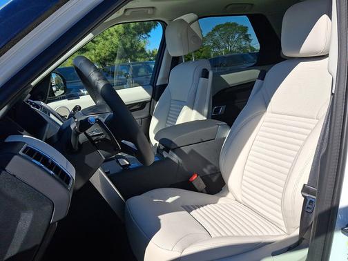 2026 Land Rover Discovery S