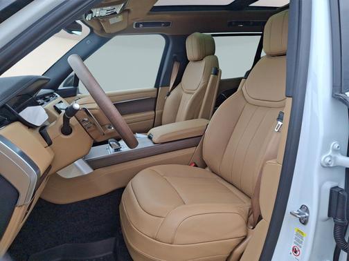 2025 Land Rover Range Rover SE
