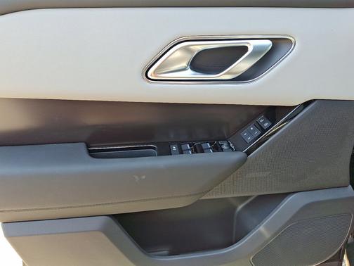 2026 Land Rover Range Rover Velar Dynamic SE