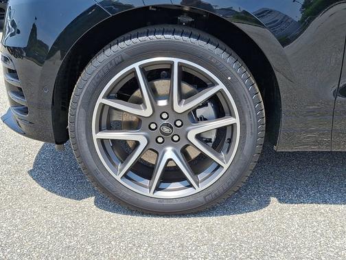 2026 Land Rover Range Rover Velar Dynamic SE