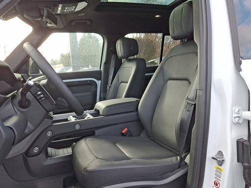 2026 Land Rover Defender V8