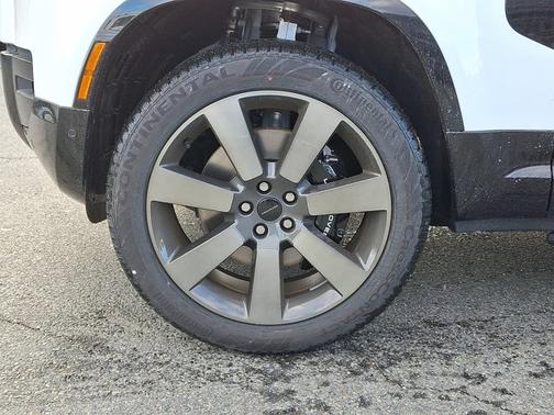 2026 Land Rover Defender V8