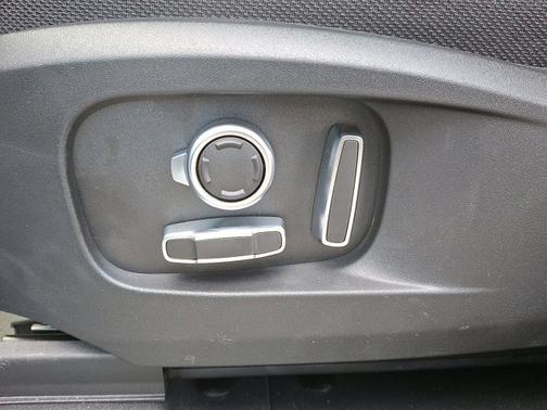 2026 Land Rover Defender V8