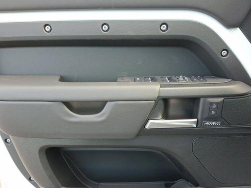 2026 Land Rover Defender V8