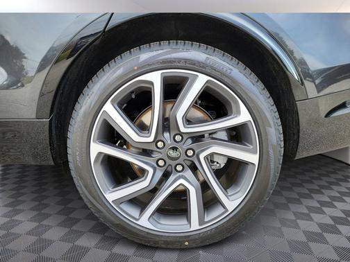 2024 Land Rover Discovery Dynamic SE