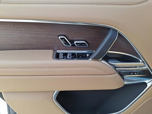 2026 Land Rover Range Rover SE