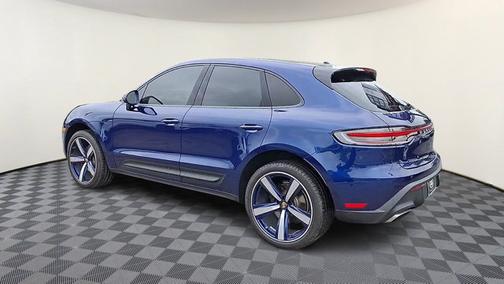 2024 Porsche Macan Base (PDK)