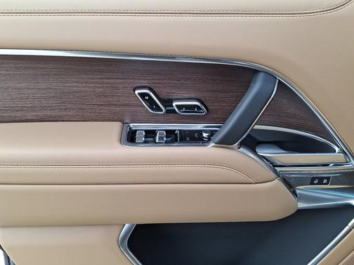 2026 Land Rover Range Rover SE