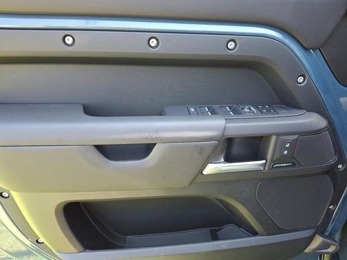 2025 Land Rover Defender S