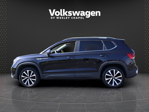 Deep Black Pearl Effect 2024 Volkswagen Taos 1.5T SE