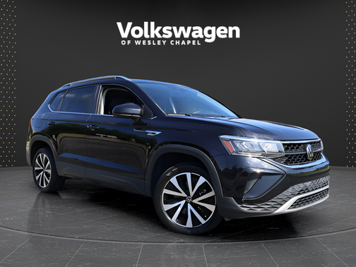 Deep Black Pearl Effect 2024 Volkswagen Taos 1.5T SE