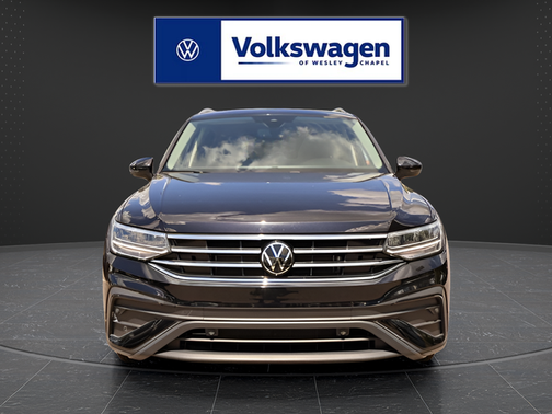 Deep Black Pearl Effect 2023 Volkswagen Tiguan 2.0T SE